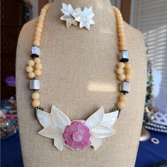 Lee Sands Jewelry - Lee Sands Mother of Pearl And Stone Bead Necklace and Earring Set
